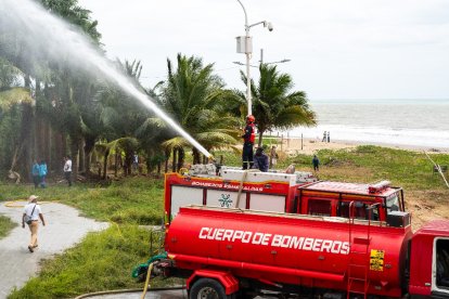 Bomberos trabajaron en Las Palmas, Esmeraldas.