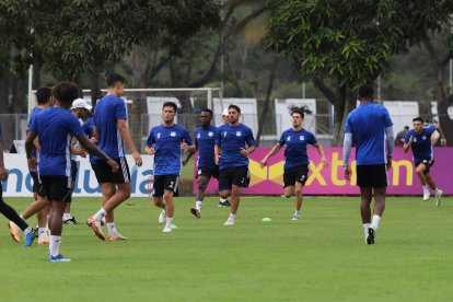 Emelec está imposibilitado de fichar jugadores hasta 2025, por deudas con otros futbolistas.