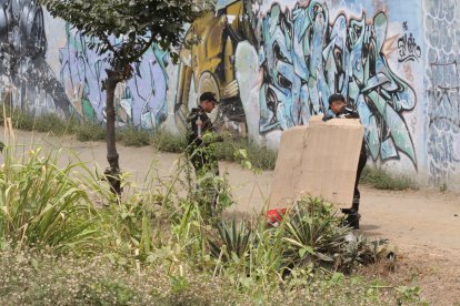 El cadáver quedó tendido boca arriba junto a una zanja, en los exteriores de las antiguas instalaciones de una unidad educativa