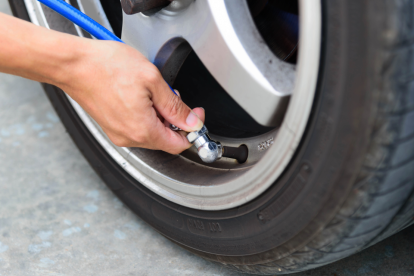 El propio conductor puede ocuparse de inflar los neumáticos.