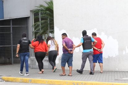 Uno de los detenidos registra antecedentes penales, de acuerdo con información policial.