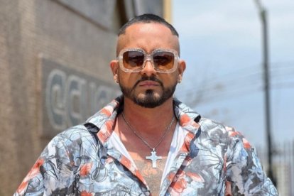 Santiago Castro es el presentador y director del programa 'Calientitos'.