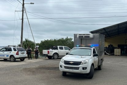 Los tres cadáveres fueron ingresados al Centro Forense de Machala, donde identificaron a la mujer.