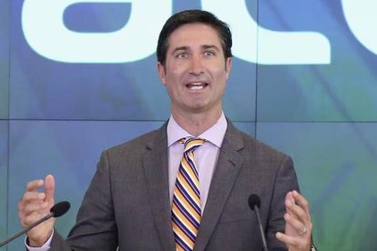 Brian Niccol se reta a sacar de la crisis a la multinacional Starbucks.