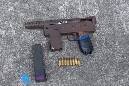 Arma decomisada en Esmeraldas.