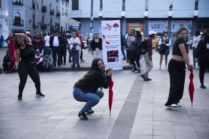 Las chicas también tuvieron un momento para mostrar sus destrezas en la sensualidad.