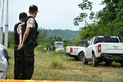 A unos 20 metros de la carretera principal fueron abandonados los cadáveres.