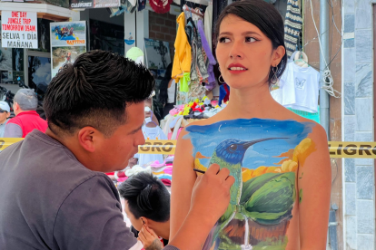 Concursante realizó un colibrí sobre la modelo.