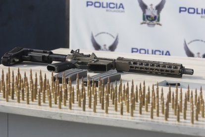 La Policía encontró un fusil en uno de los allanamientos.