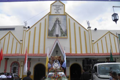 En la parroquia San Vicente de Paúl, Santuario de Nuestra Señora de El Cisne, hicieron una caravana en su honor.