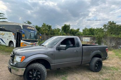 Vehículo en el que se movilizaban los sospechosos.