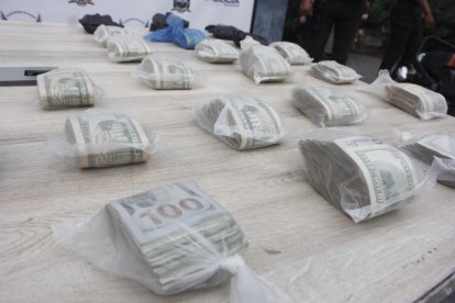 La Policía encontró 90 mil dólares en efectivo.