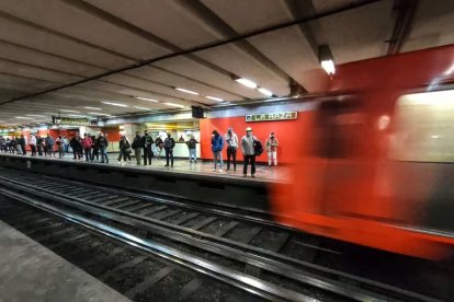 No ha sido el único incidente en donde una pareja tiene relaciones en el Metro de México.