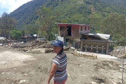 La gente colocó cruces en los sitios de la desgracia.