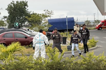 Agentes de Criminalística y de Dinased recolectaron indicios.