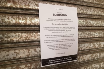 Este comunicado fue dejado en la puerta del Comisariato de la 9 de Octubre en Guayaquil.