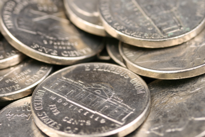 Referencial: la moneda de cinco centavos de dólar, que también circula en Ecuador.