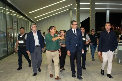 La noche del miércoles 21 de agosto, el presidente del Consejo Directivo del IESS, Eduardo Peña, acudió al hospital.