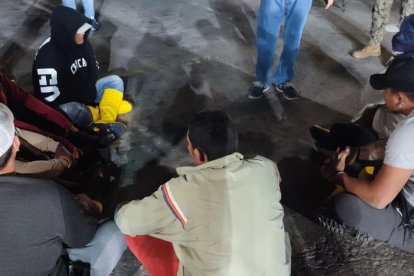 En total, siete personas fueron detenidas por personal de la Armada del Ecuador.
