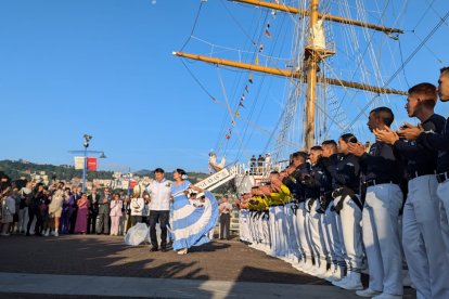Llega del Buque Guayas a Bilbao, España.