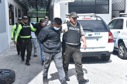 Tres personas fueron detenidas, uno presenta antecedentes por robo.