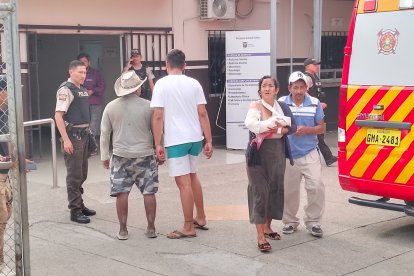 Margarita Sánchez resultó con una herida de bala en el brazo derecho.