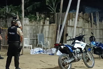 La Policía acudió al sitio para recabar indicios balisticos.