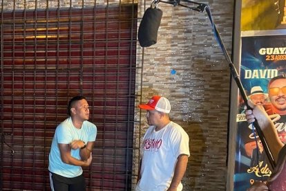 Jesús Aguilar, metido en el personaje de Mateo, el 'pelado' consumidor.