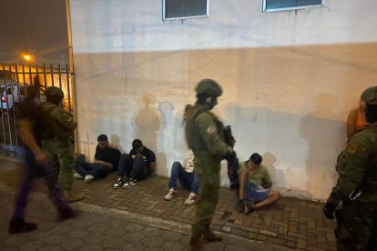 Los aprehendidos serían miembros del grupo delictivo Los Lobos.

ag - periodista
ag - granasa