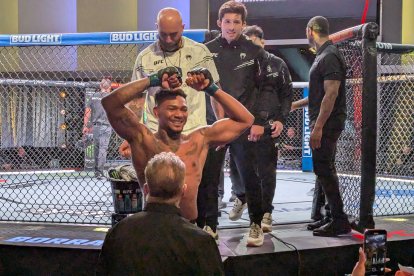 Michael Morales ganó su pelea vía nocaut.