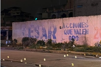 Los agentes enumeraron los indicios encontrados en el sitio del ataque de balas.