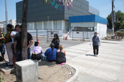 Familiares de los baleados llegaron a la morgue.