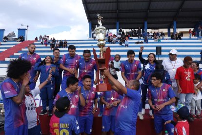 El festejo de Los Zurdos tras coronarse como campeones.