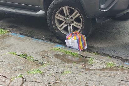 La Policía realizó una detonación controlada.