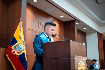 Jonny Uchuari cuando se graduaba de abogado.