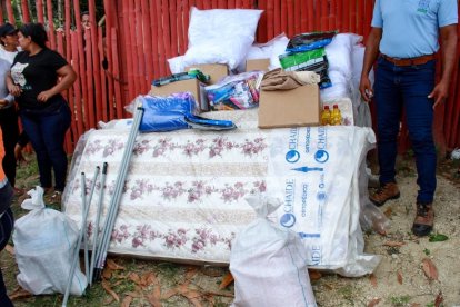 Algunos de los productos que se repartieron entre los damnificados.