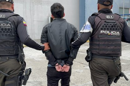 El detenido cuando era llevado a la Unidad de Flagrancia del Cuartel Modelo.