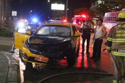 Miembros del Cuerpo de Bomberos estaban en el sitio.