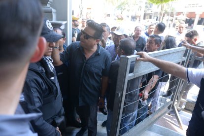 La protesta generó el cierre de la avenida República de Guayaquil.