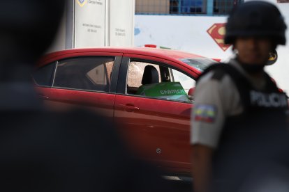 En este vehículo se movilizaba José Luis Chóez cuando fue atacado por sicarios.