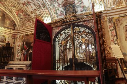 La noticia de la apertura del sepulcro de Santa Teresa ha causado conmoción.