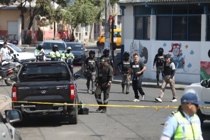 En el lugar de los hechos se recogieron 16 indicios balísticos de dos tipos de armas de fuego.