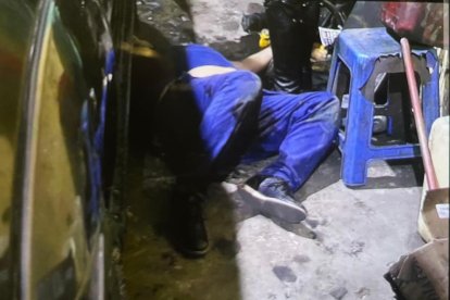 El cadáver del abogado quedó dentro de la mecánica.