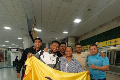 Morales junto a sus familiares y amigos.