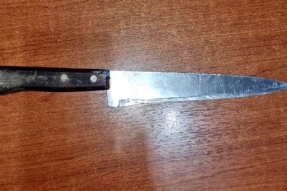 Un cuchillo fue recabado como evidencia.