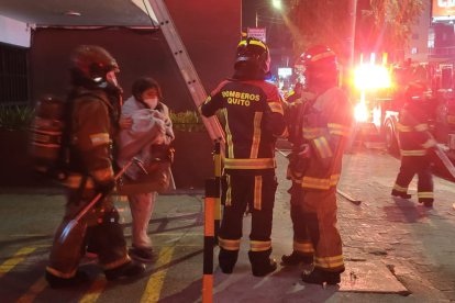 Bomberos lograron controlar la emergencia luego de una hora.