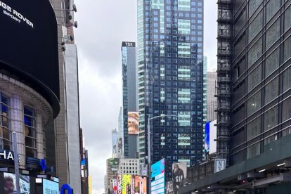 El rapero se tomó fotos en Wall Street.