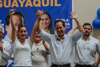 Henry Cucalón, Construye.