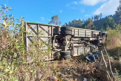 34 personas se movilizaban en el bus.