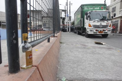 Las víctimas se encontraban bebiendo y conversando cuando fueron atacadas.